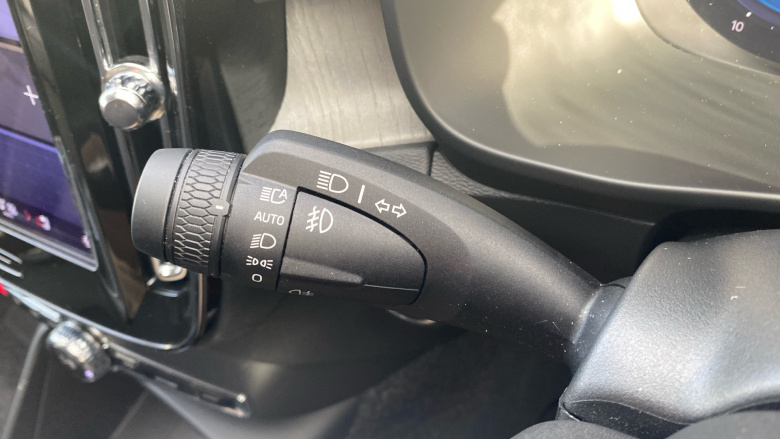 Volvo XC40 2.0 B3P Ultra Dark 5dr Auto Petrol Estate